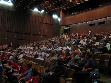 Vystúpenie "Seniori spievajú" v Pezinku 01.JPG